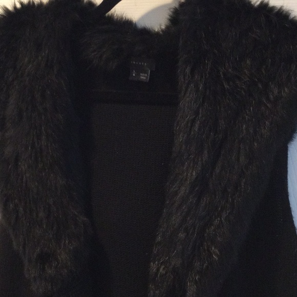 Theory sweater vest with rabbit collar detail - Picture 2 of 8